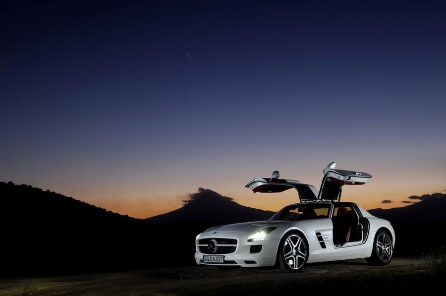  Mercedes-Benz SLS AMG White 2011 года  (фото 12 из 29)